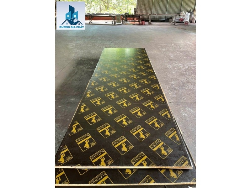 Cột bê tông bị rỗ chân, phình, lệch: 6 lỗi do cốp pha và cách phòng khi dùng ván phim 4m