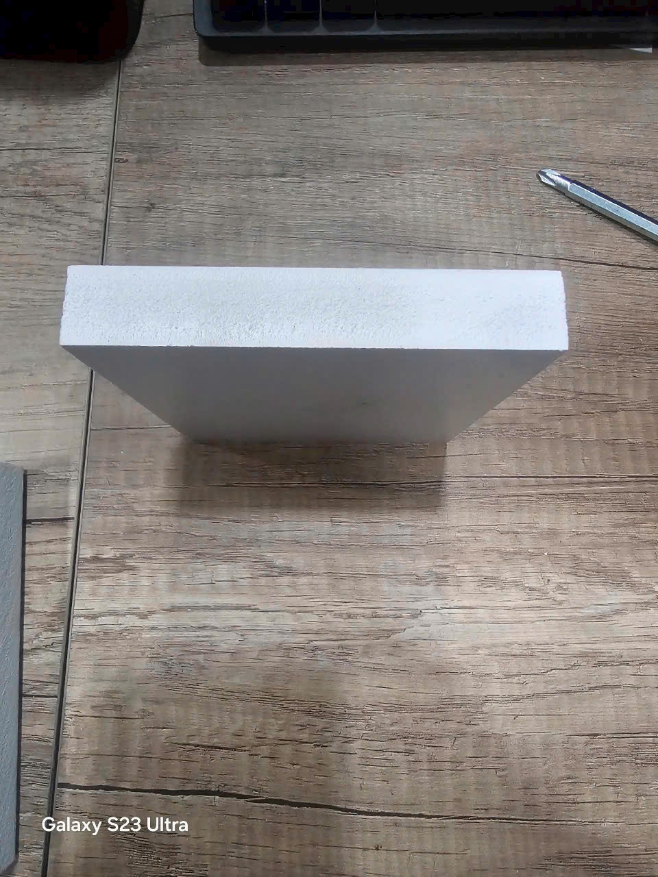 Vì sao nhà máy may lớn dần bỏ MDF và chuyển sang ván nhựa?