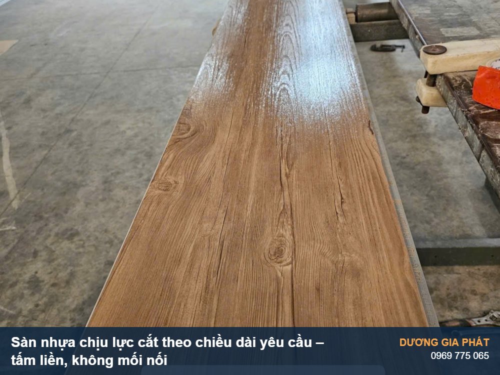 Sàn nhựa chịu lực cắt theo chiều dài yêu cầu, tấm liền không mối nối